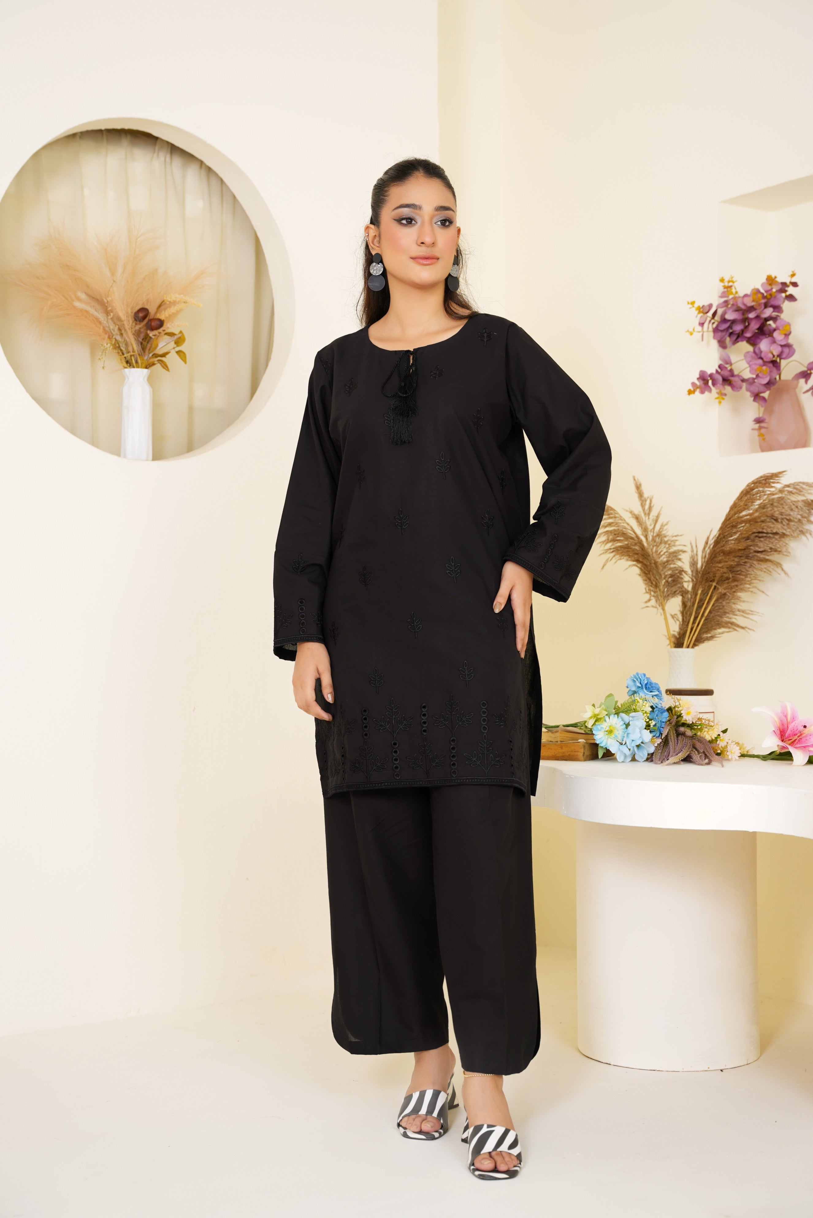 Chic black